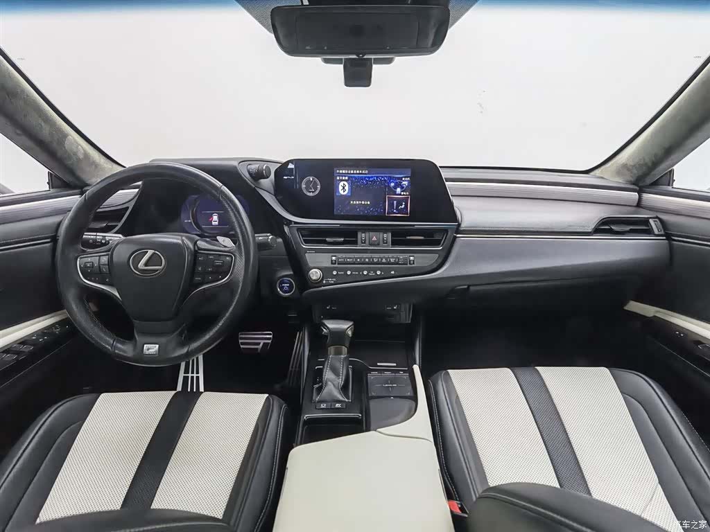 Lexus ES, 2022 все фото