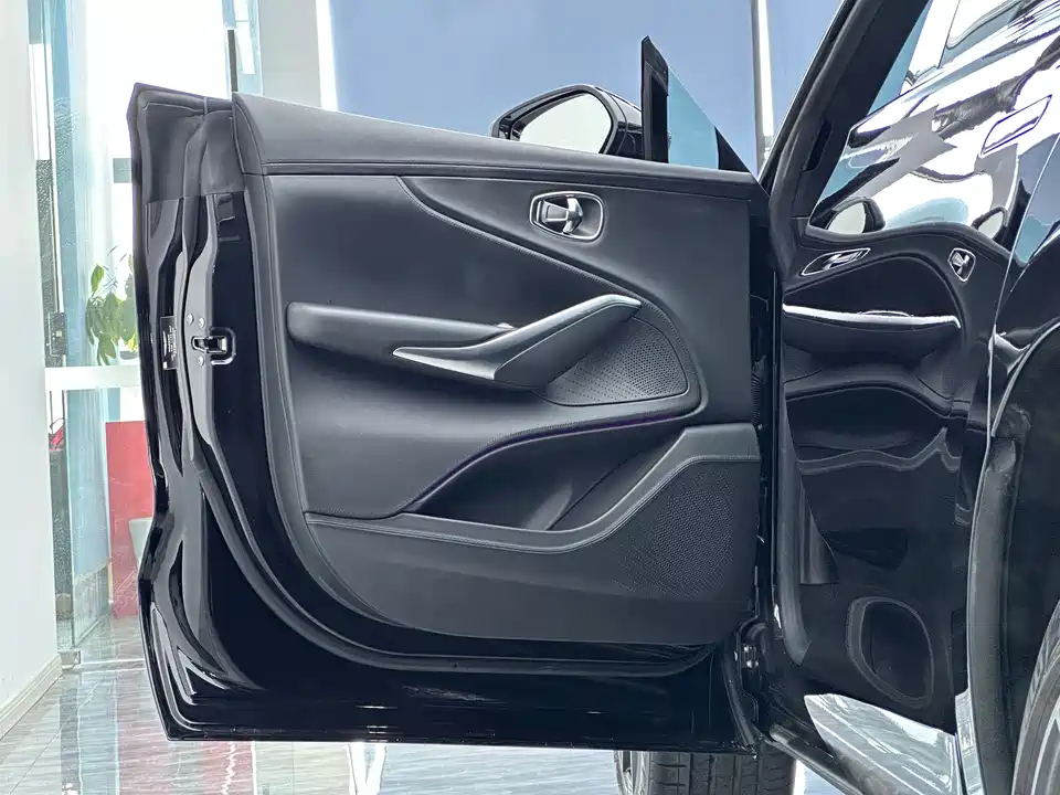 Aston Martin DBX Aston Martin DBX