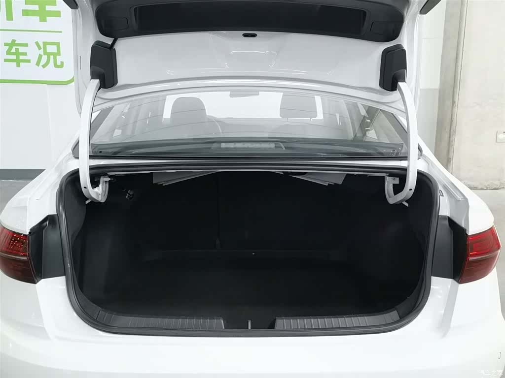 Volkswagen Sagitar, 2020 16