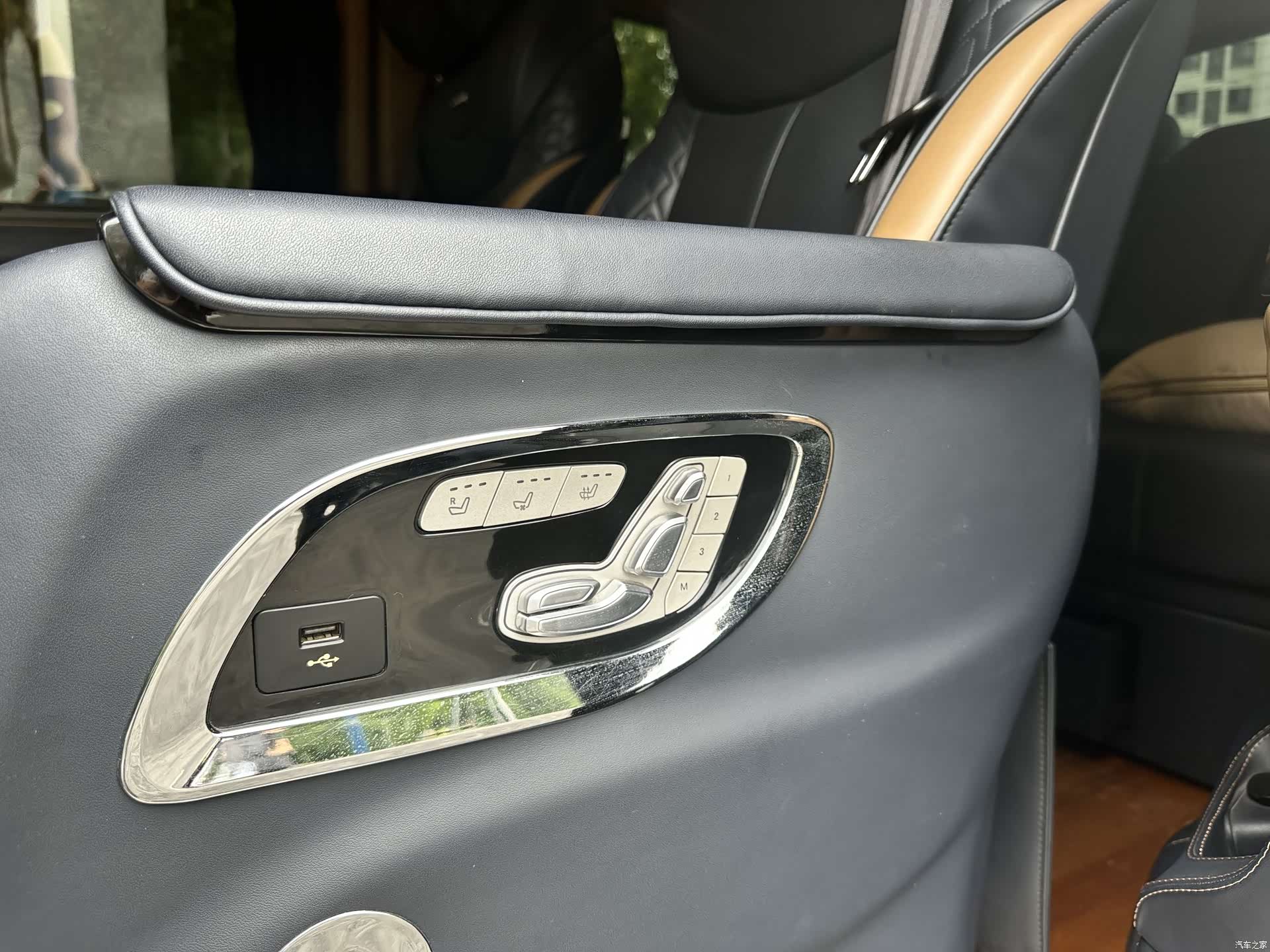 Mercedes-Benz V-Class, 2020 13