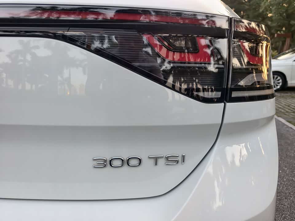 Volkswagen T-ROC exploring Songs