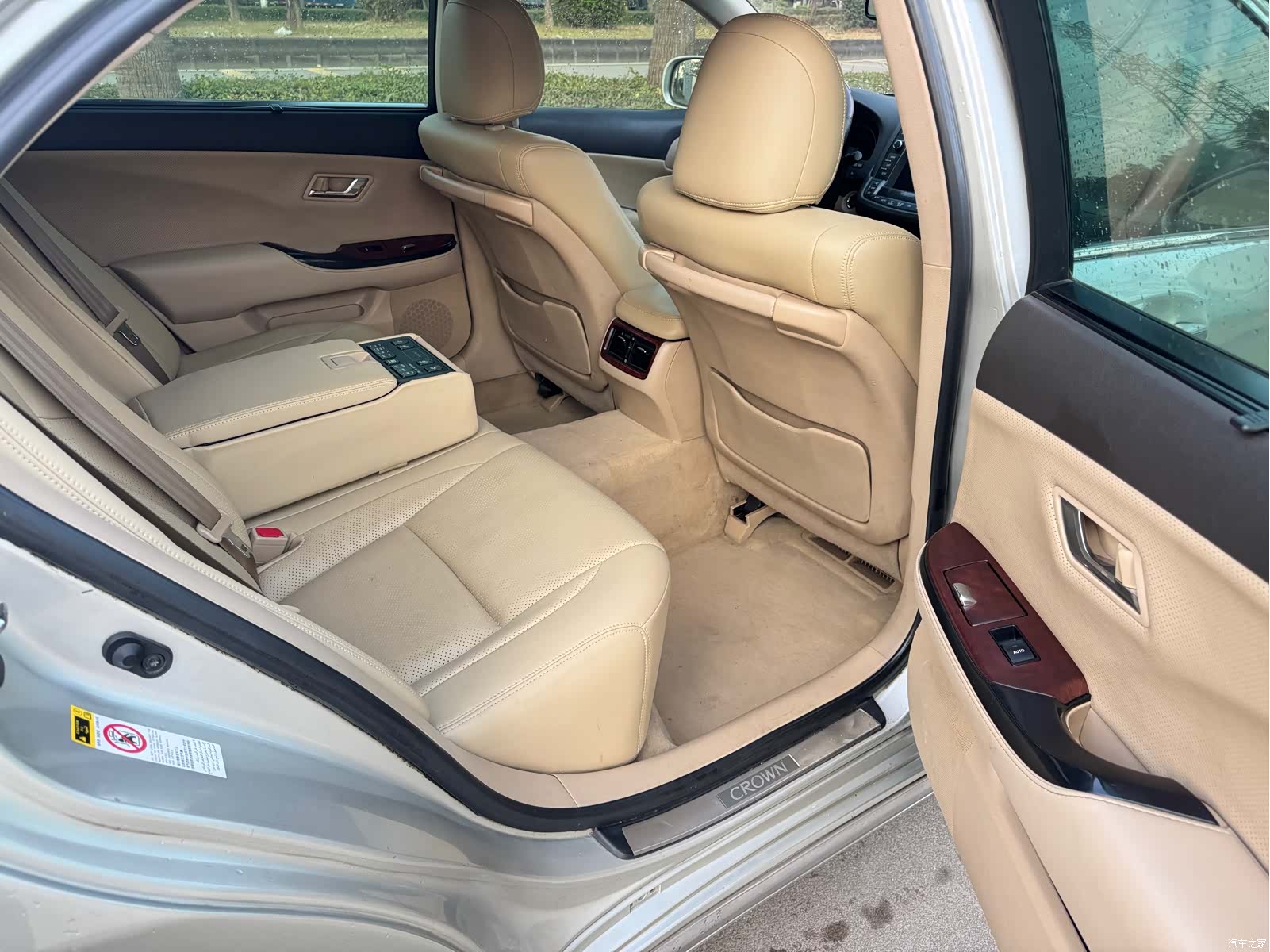 Toyota Crown, 2010 9
