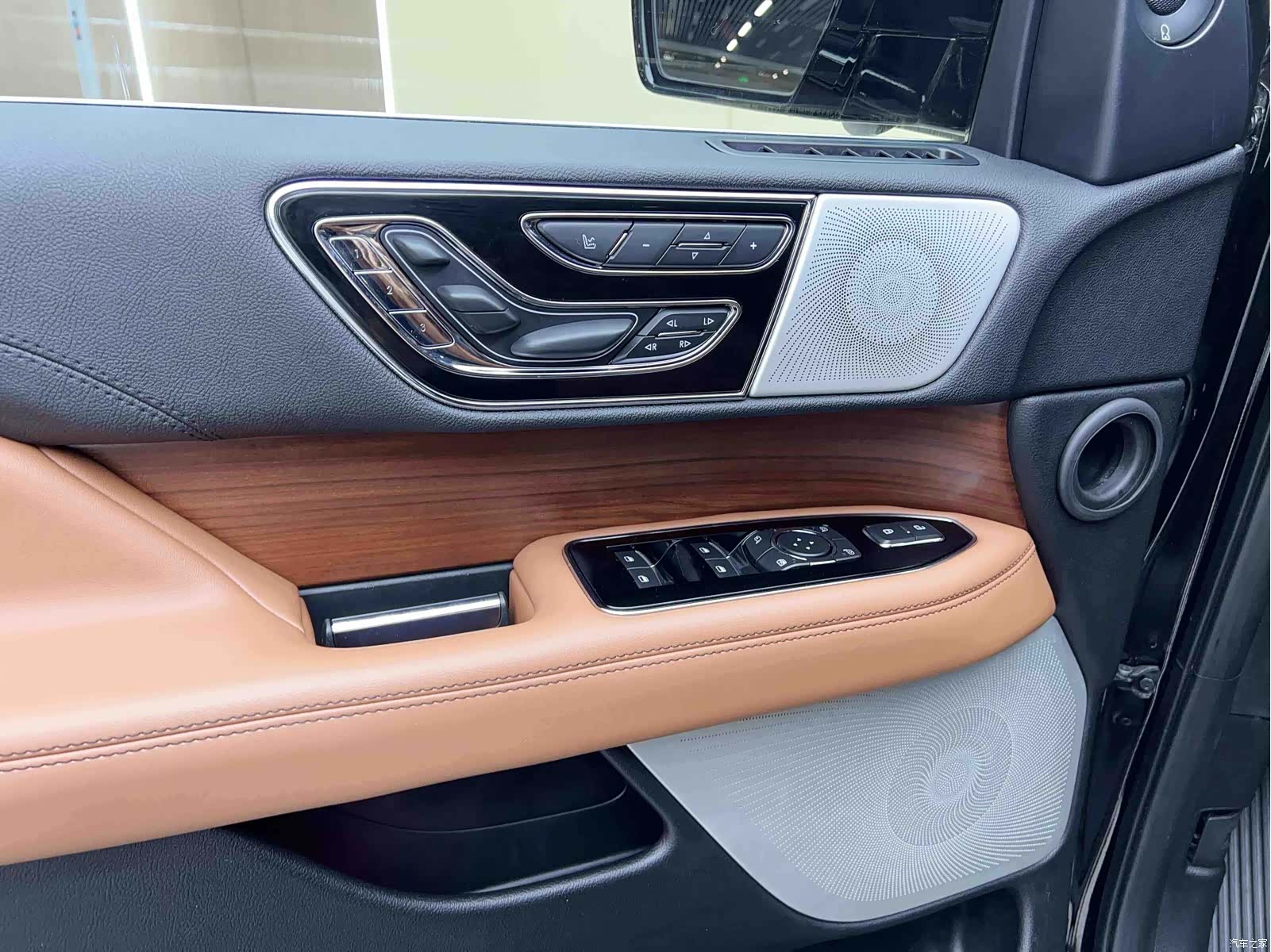 Lincoln Navigator, 2021 8
