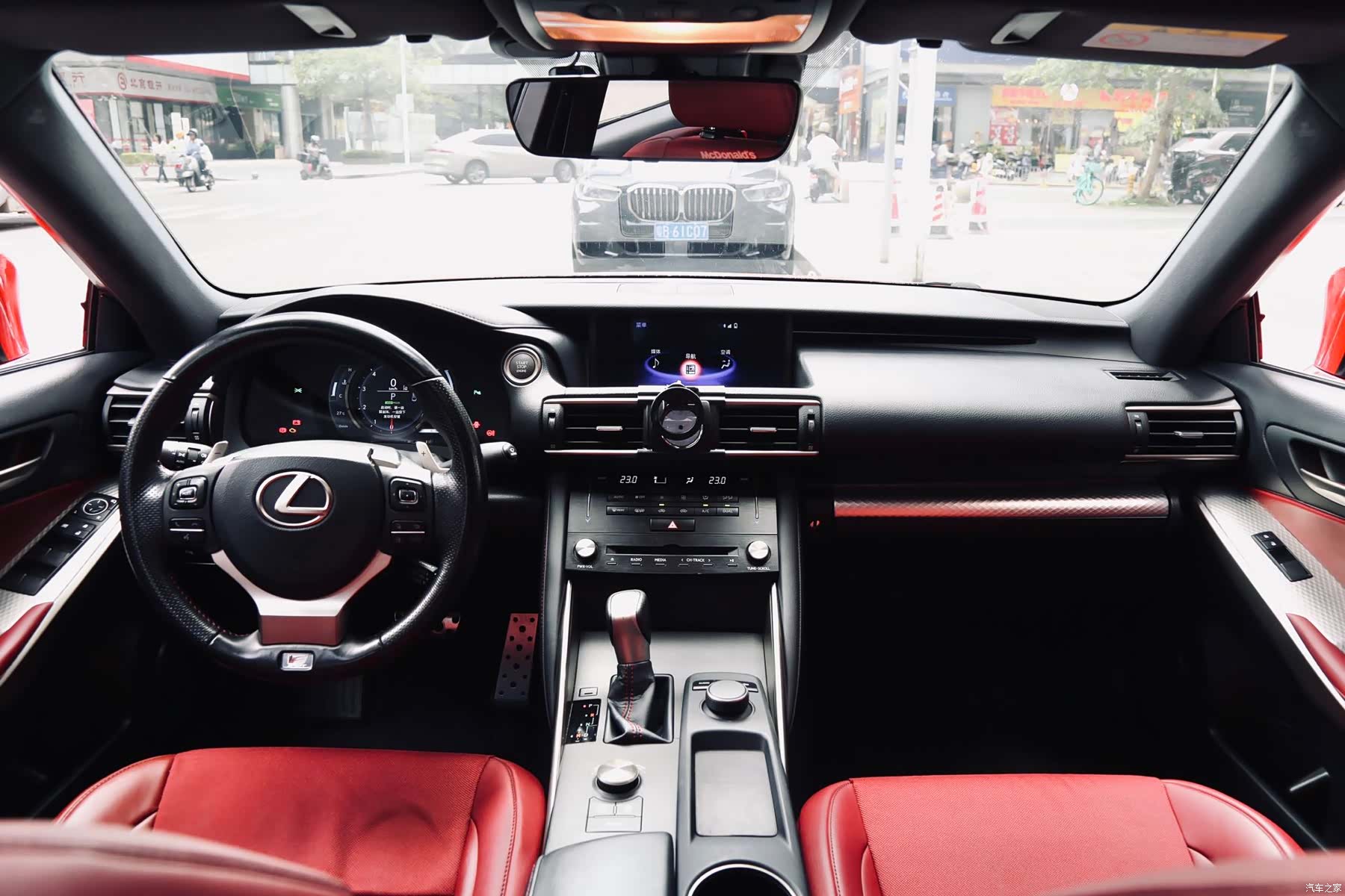 Lexus IS, 2017 12