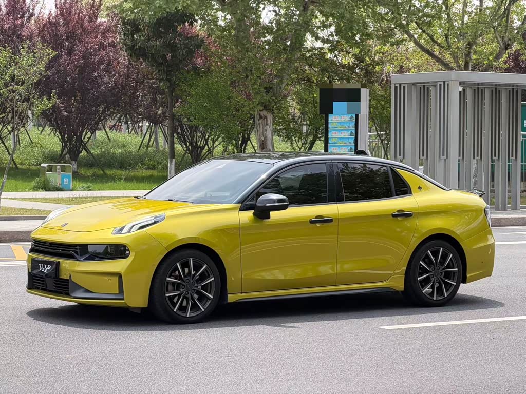 Lynk & Co 03