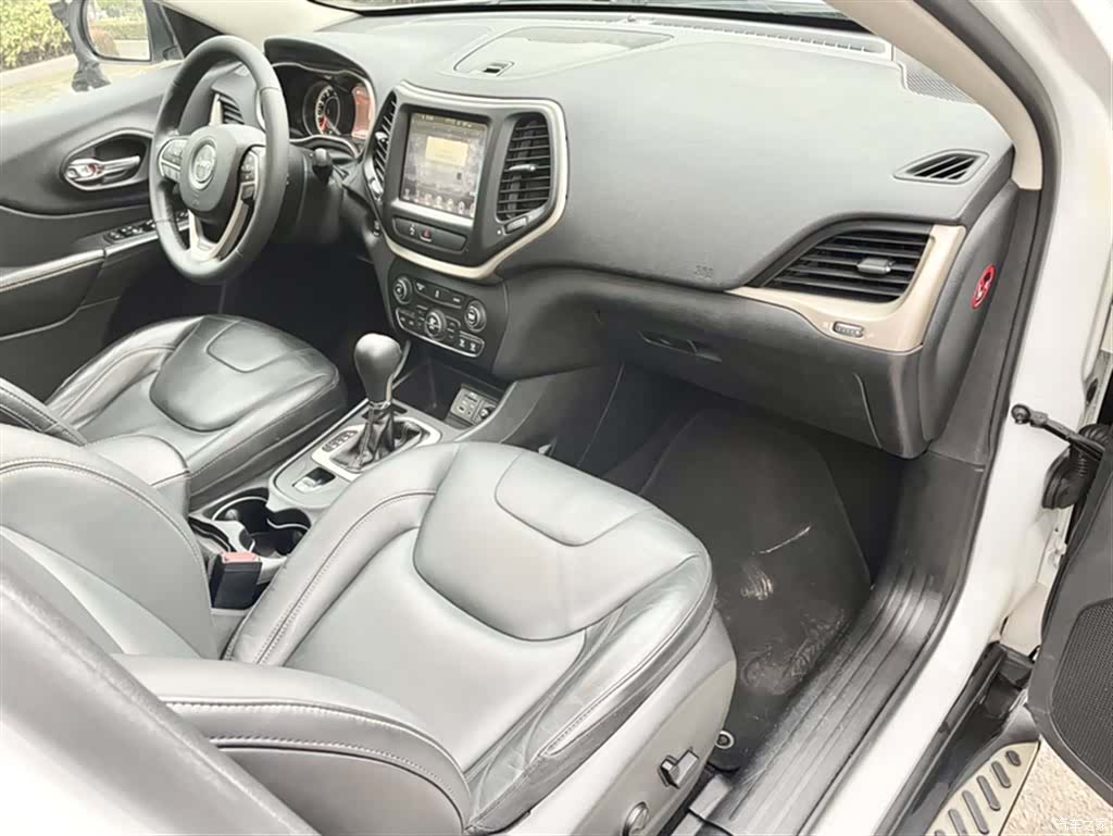 Jeep Cherokee, 2016 19