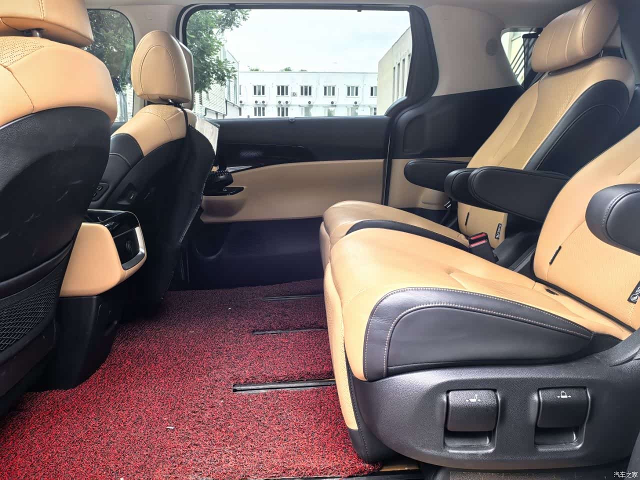 Kia Carnival, 2022 11