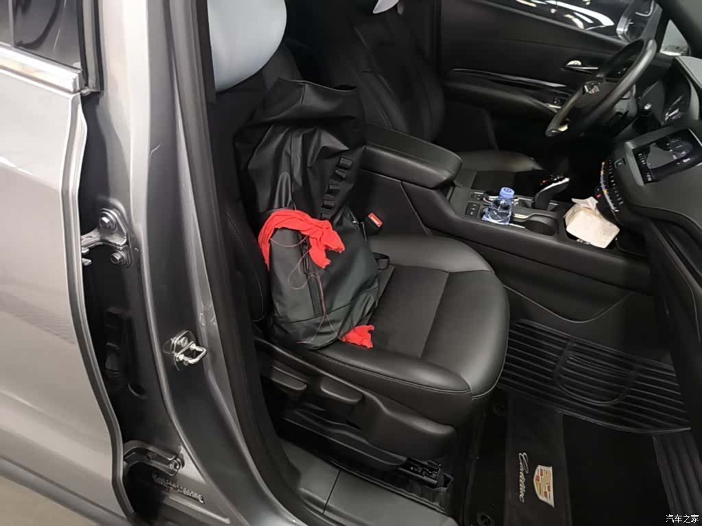 Cadillac XT4, 2023 25