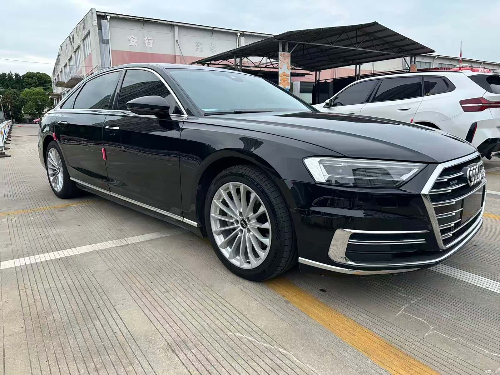 Audi A8L, 2022 3