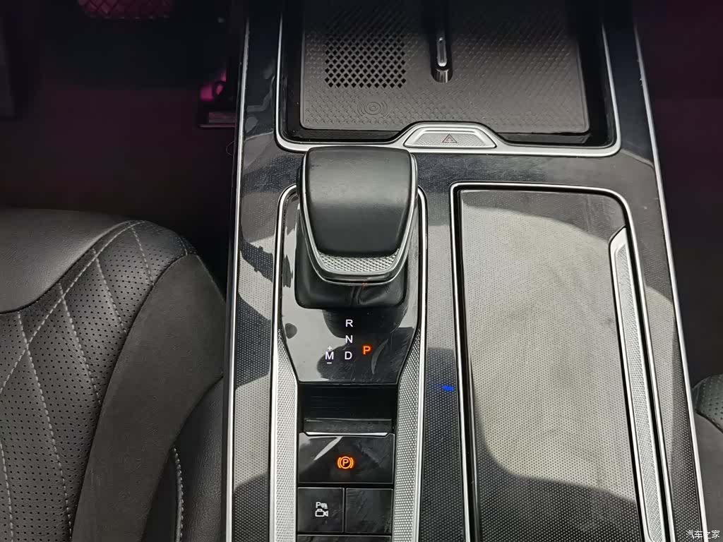 Hongqi HS5, 2023 13