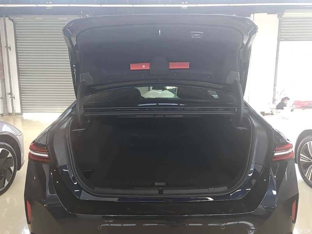 BMW i5, 2025 19