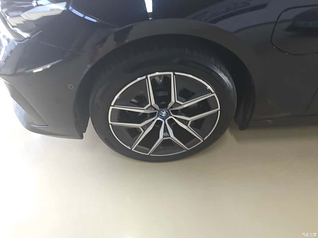 BMW i5, 2025 23