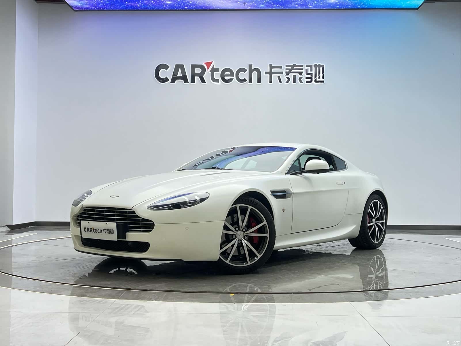 Aston Martin Vantage, 2012 1