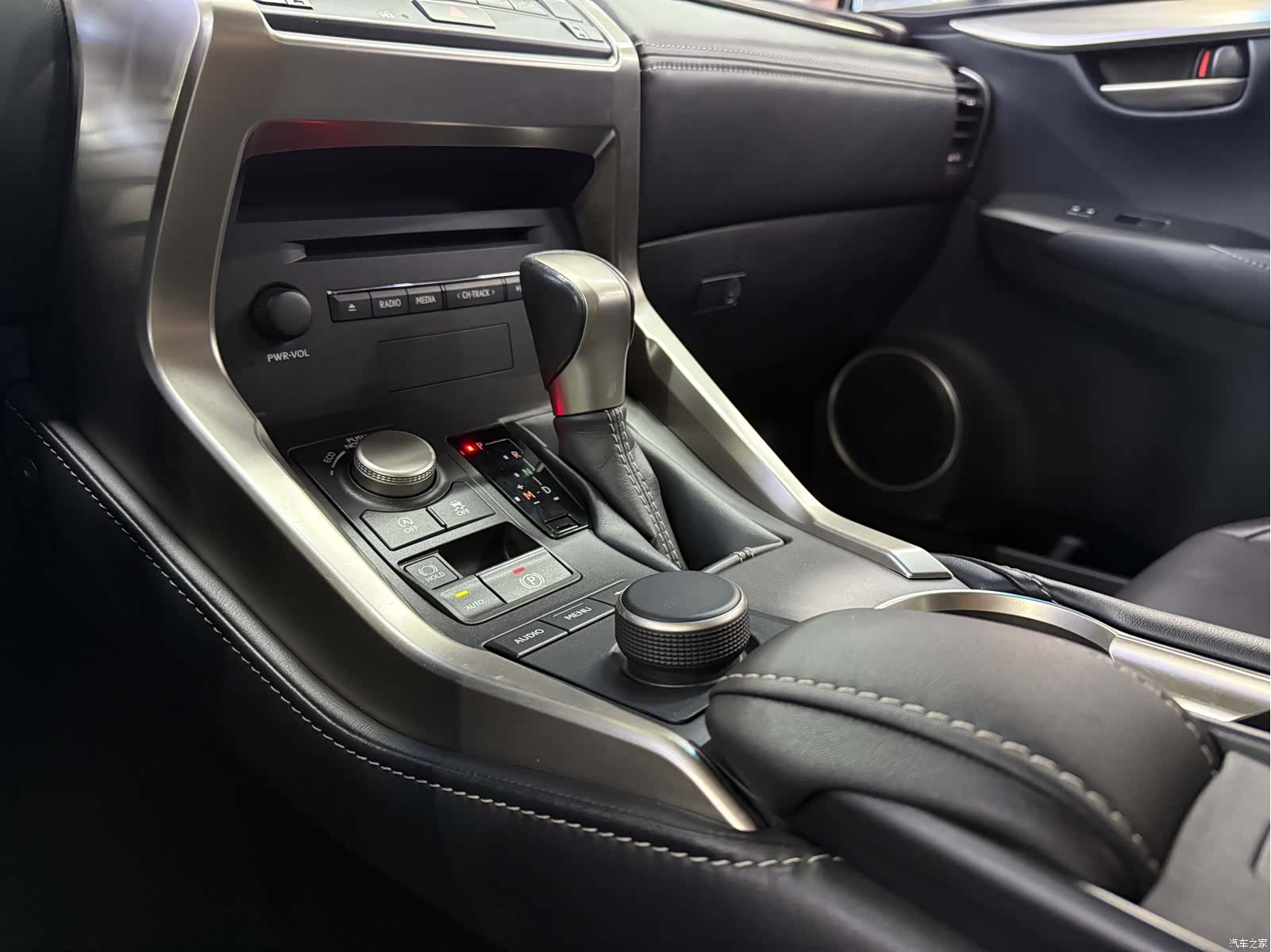 Lexus NX, 2015 16
