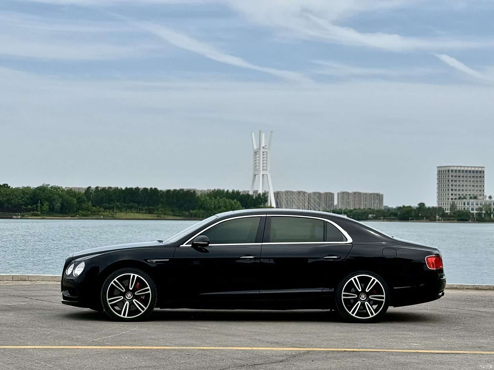 Bentley Flying Spur, 2019 3