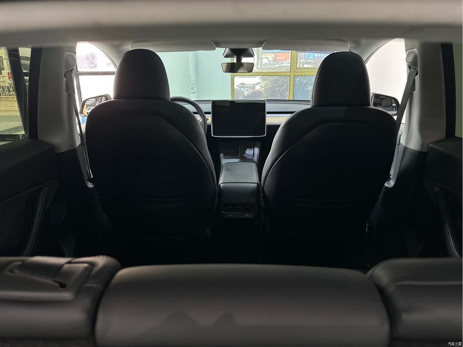 Tesla Model Y, 2023 28