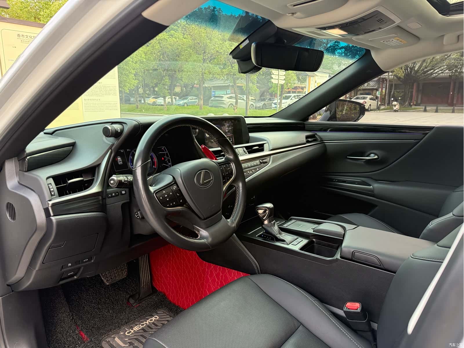 Lexus ES, 2019 все фото