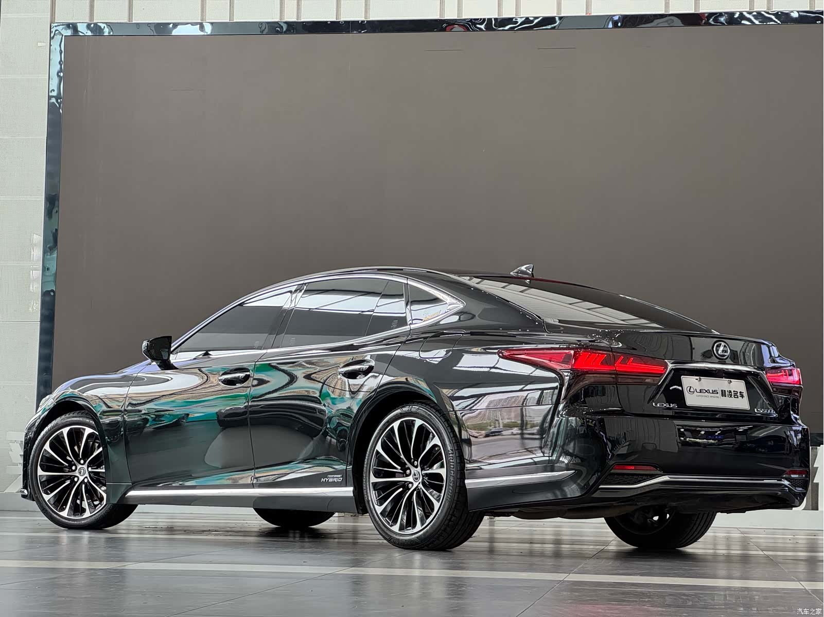 Lexus LS, 2021 4