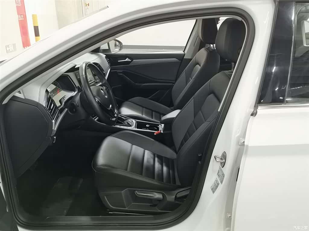Volkswagen Sagitar, 2020 10