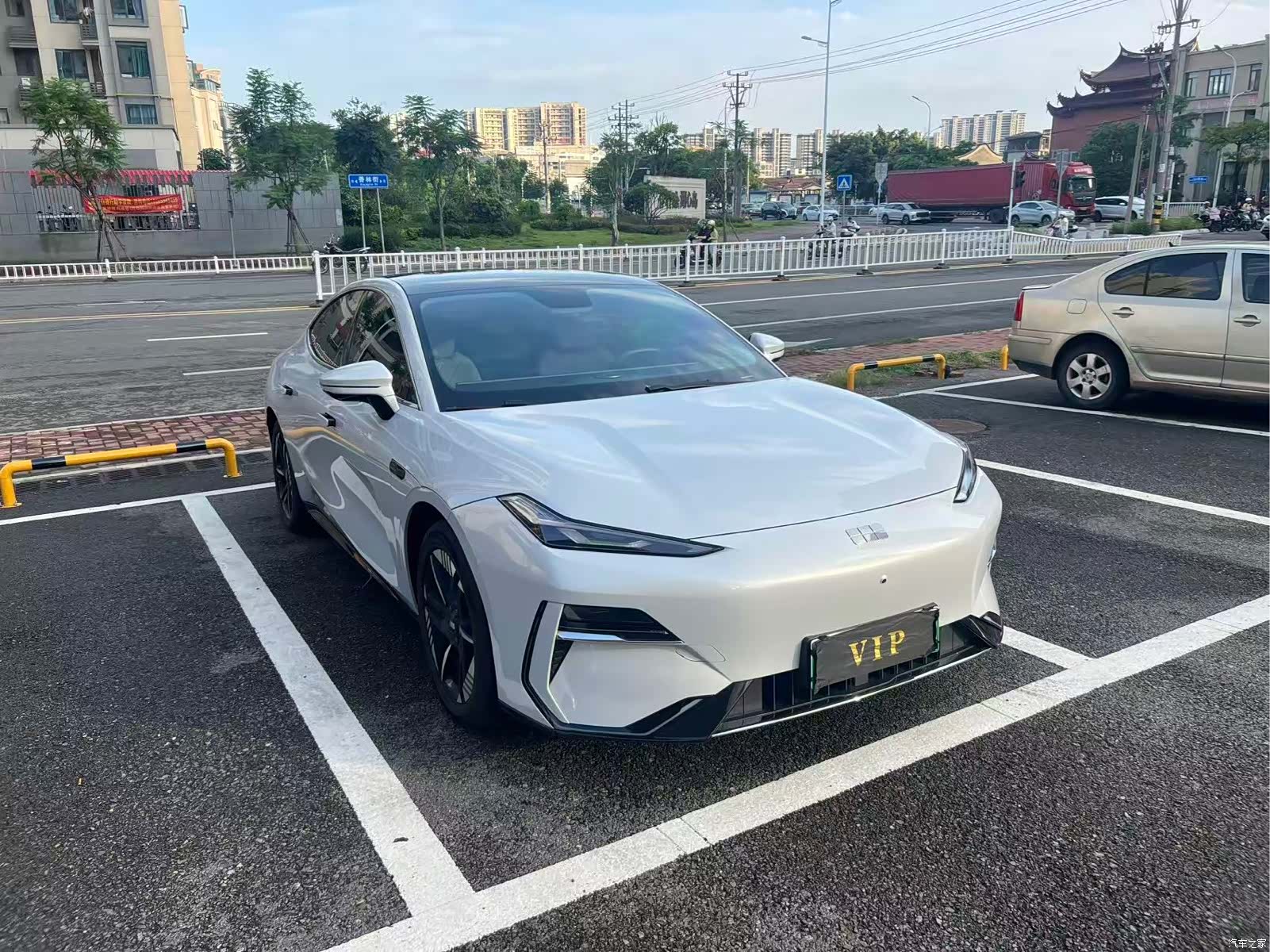 Geely E8, 2024 3