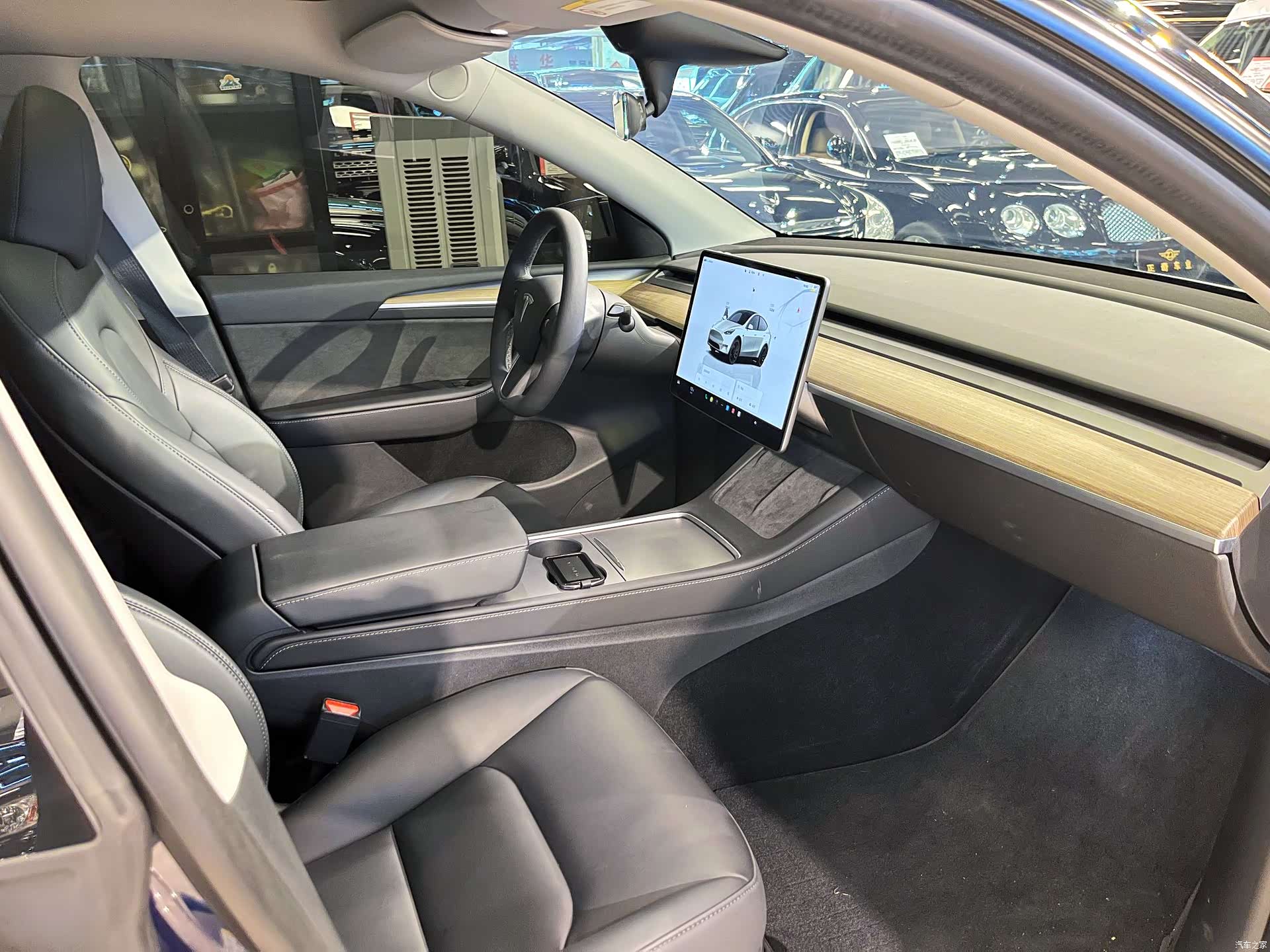 Tesla Model Y, 2023 21