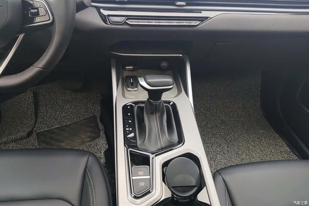 Geely Emgrand, 2025 16