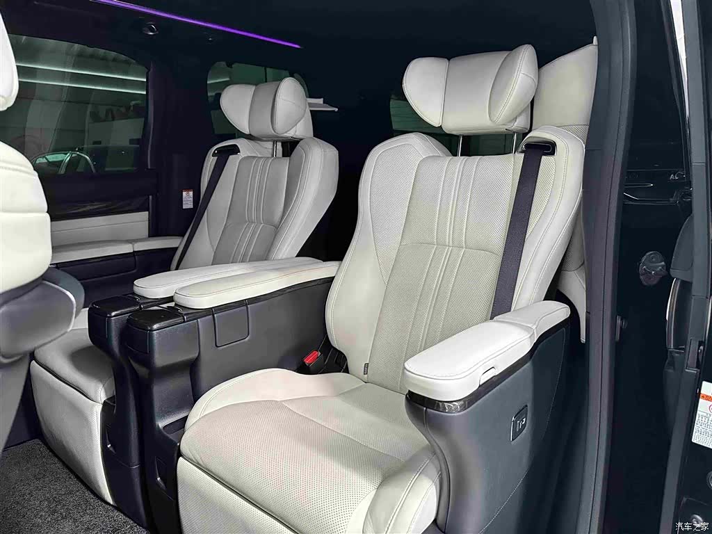 Lexus LM, 2022 16