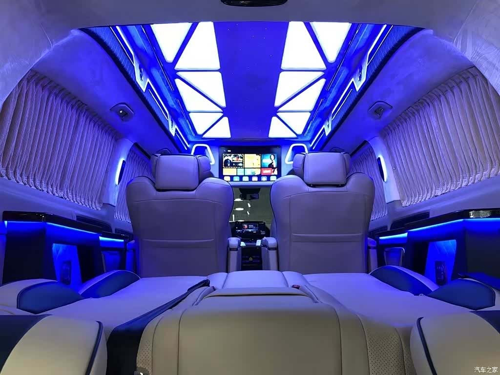 Mercedes-Benz 7, 2021 15