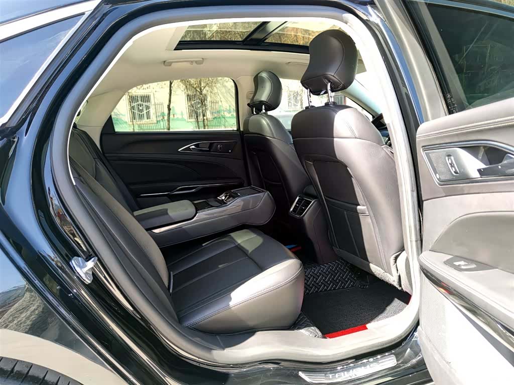 Ford Taurus, 2022 11