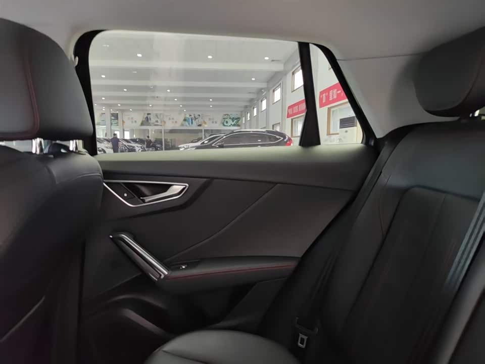Audi Q2L