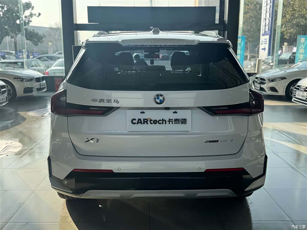 BMW X1, 2023 все фото