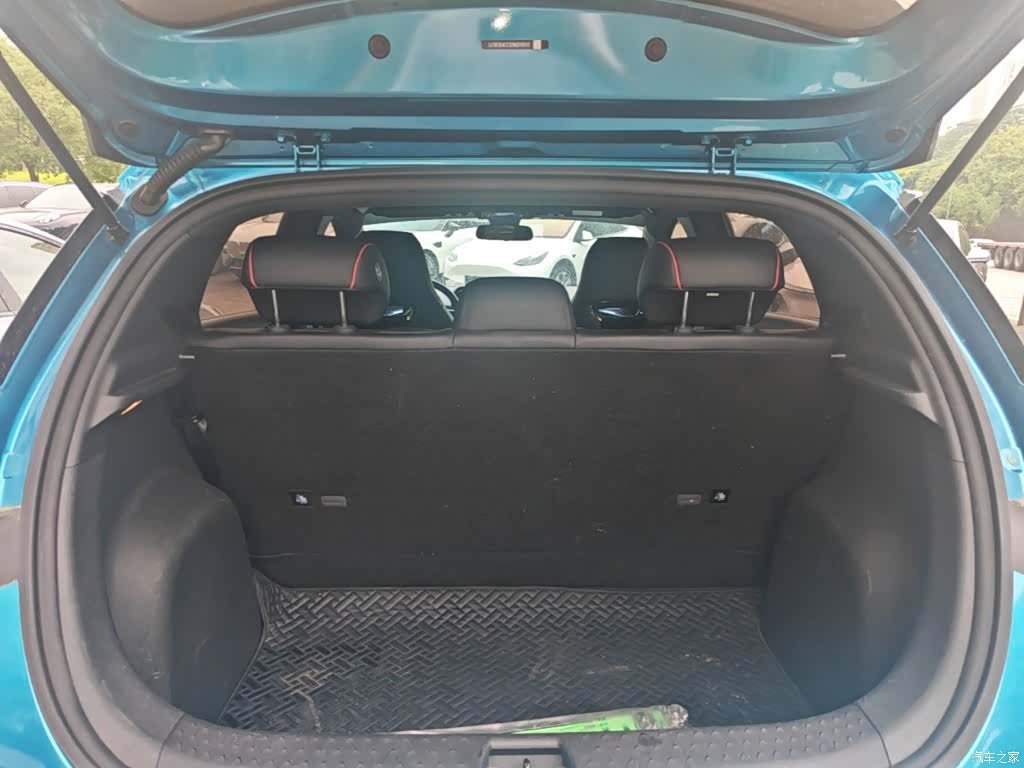 BYD Dolphin, 2022 19
