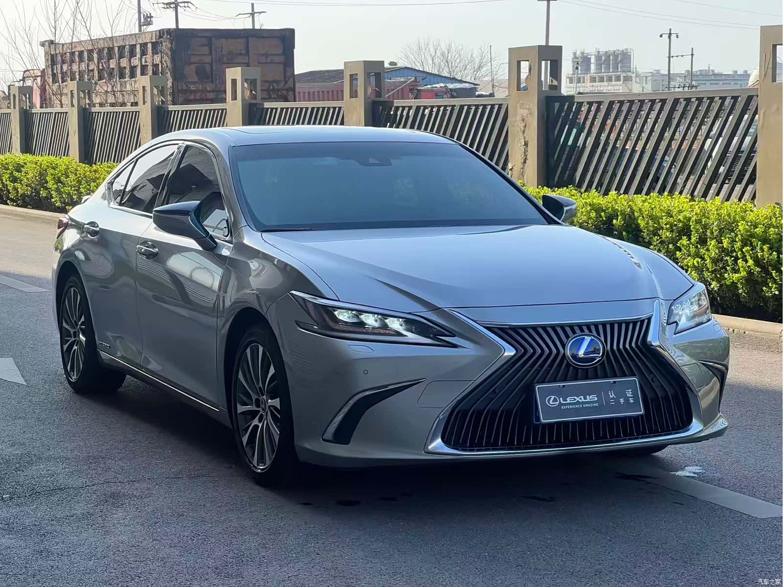 Lexus ES, 2021 3
