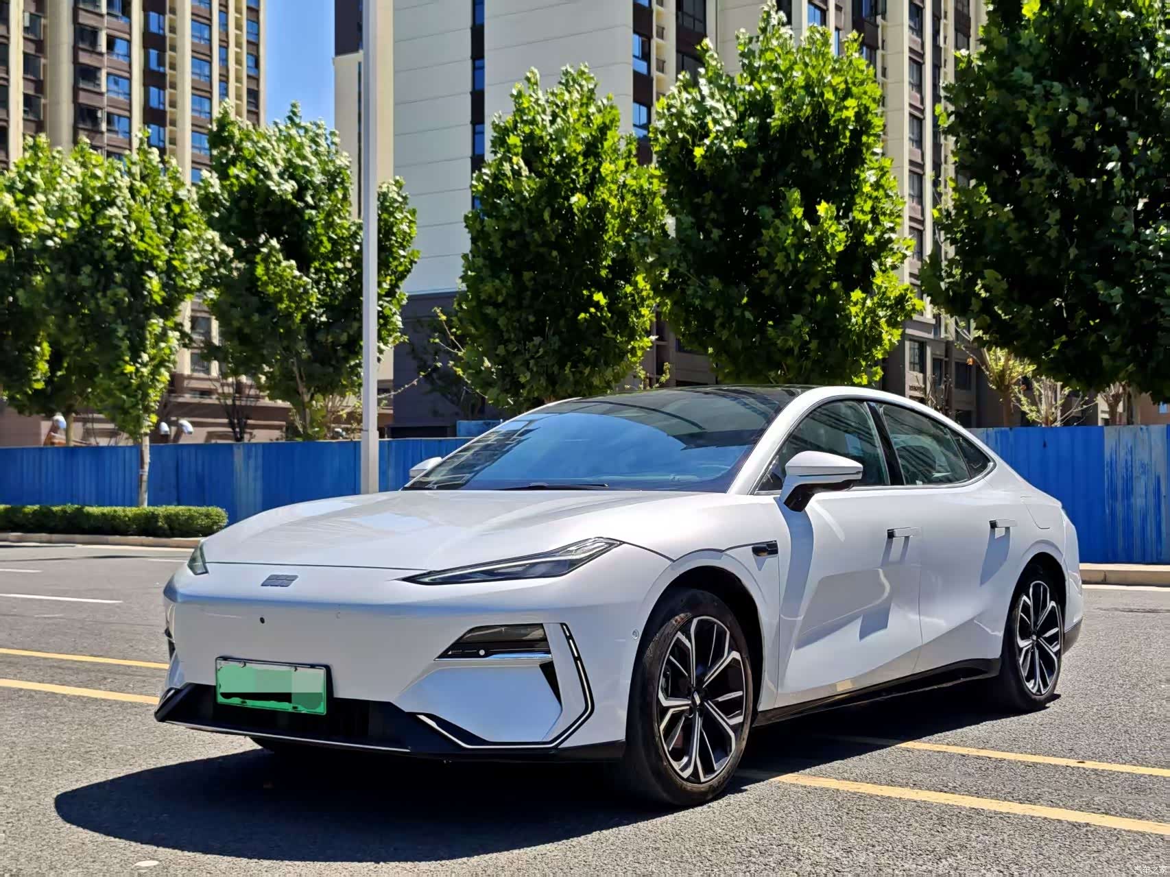Geely E8, 2026 1