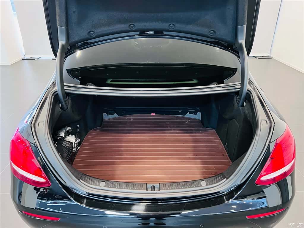 Mercedes-Benz E-Class, 2020 6