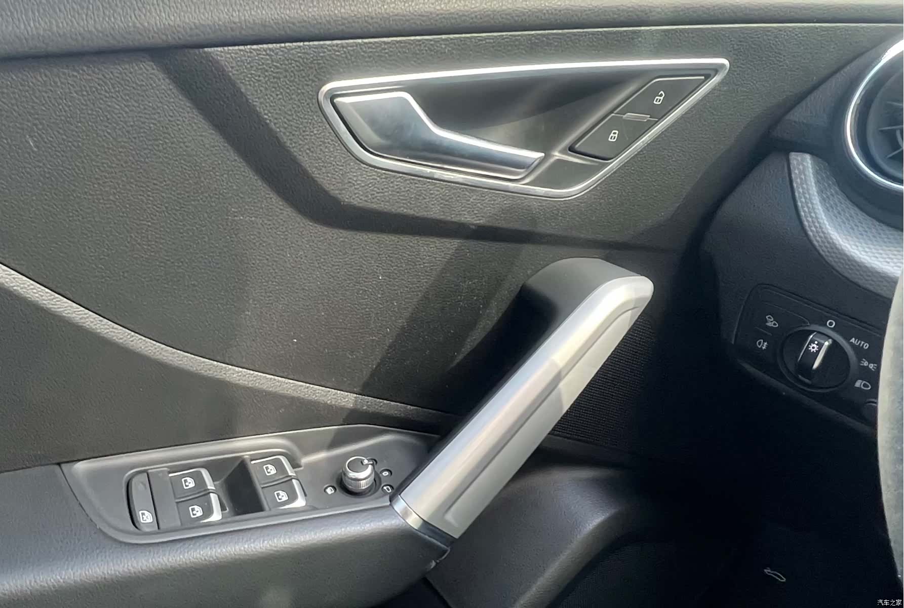 Audi Q2L, 2020 16