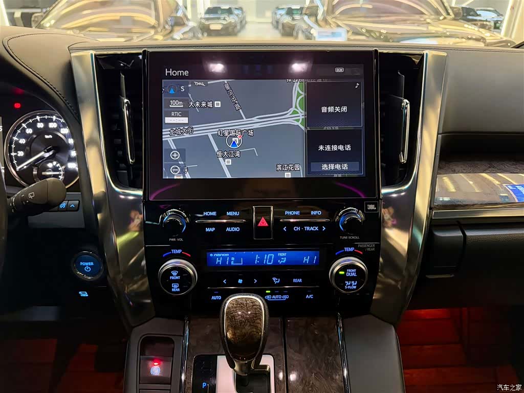 Toyota Vellfire, 2022 4