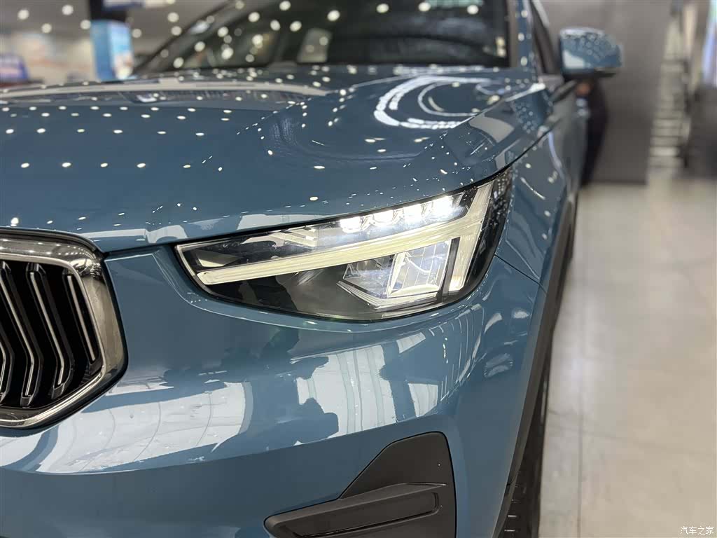 Volvo XC40, 2025 8
