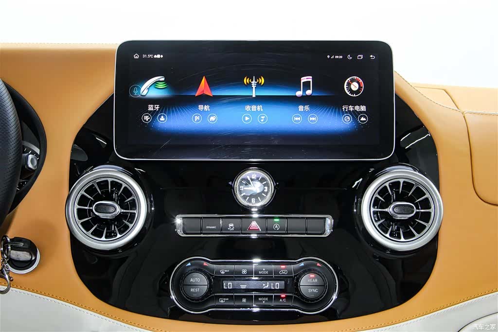 Mercedes-Benz 7, 2024 36