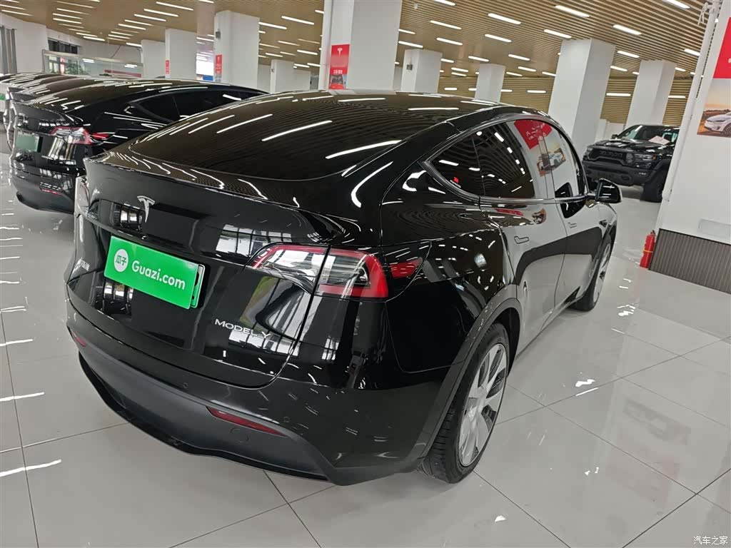 Tesla Model Y, 2023 7