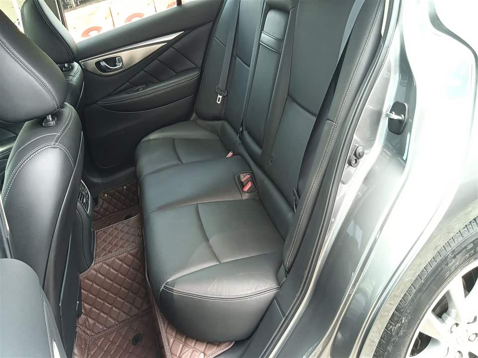 Infiniti Q50L