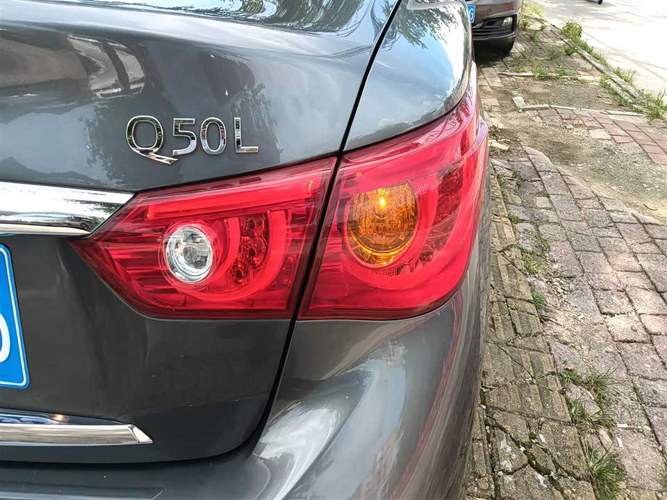 Infiniti Q50L