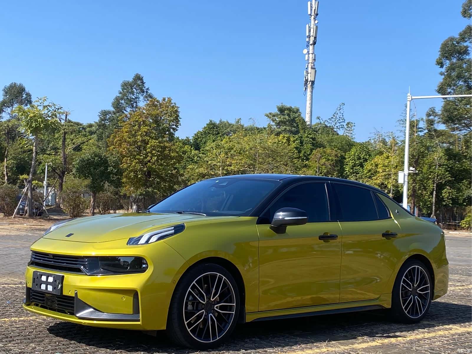 Lynk & Co 02