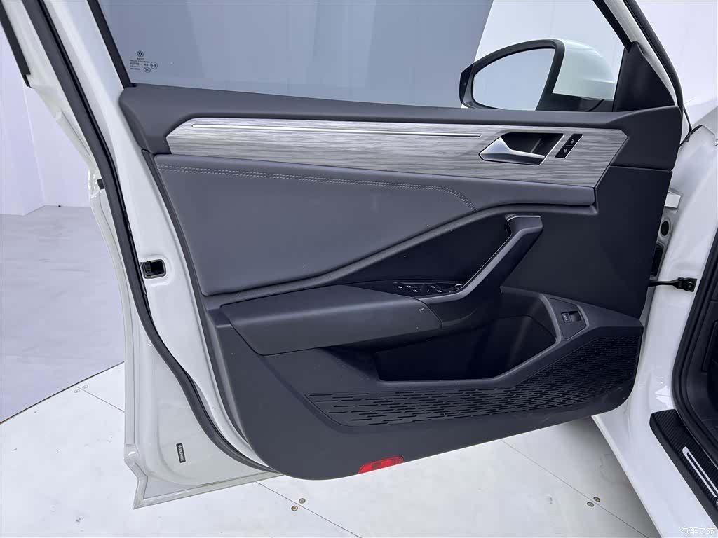 Volkswagen Sagitar, 2023 17