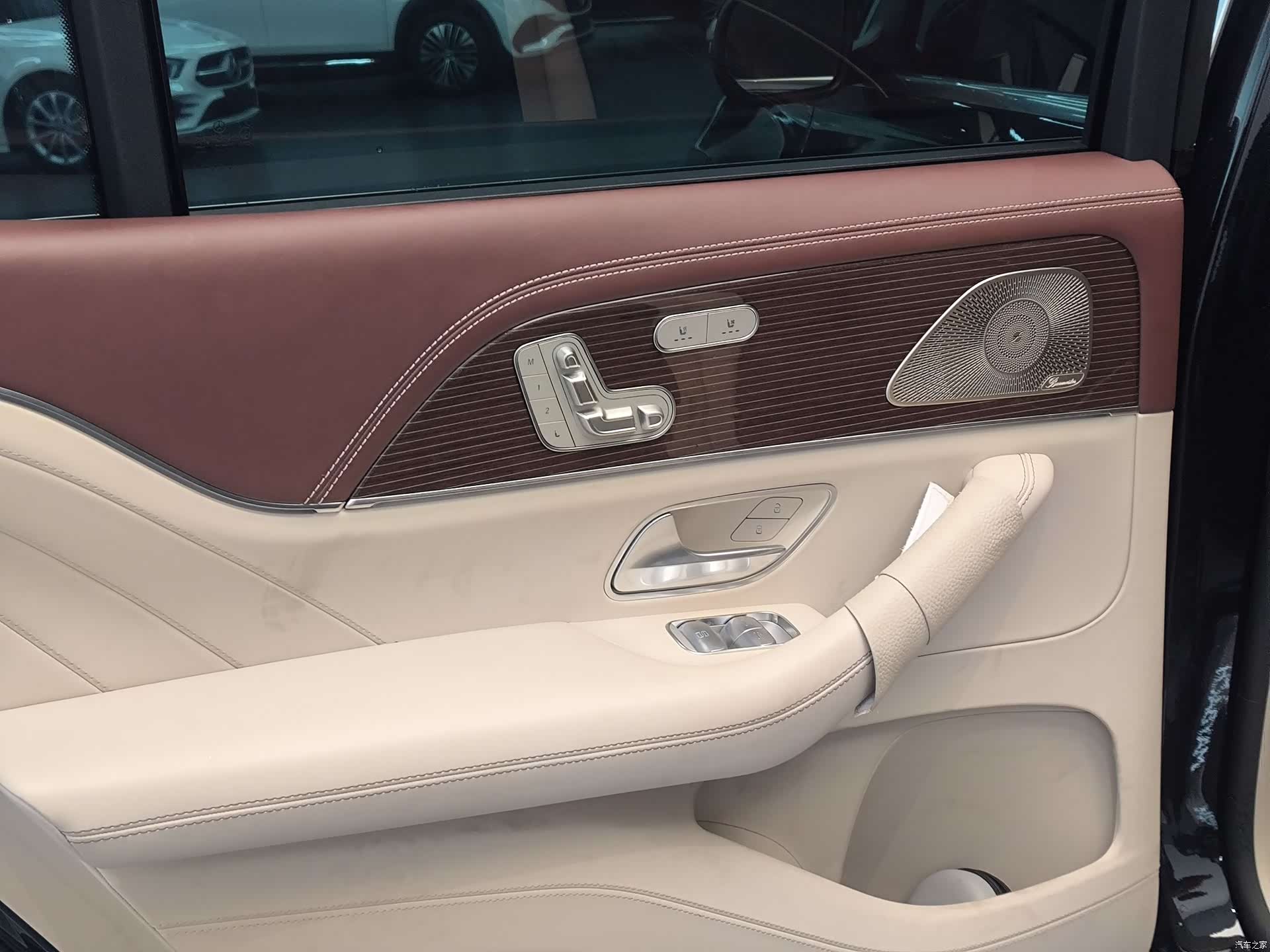 Maybach GLS, 2022 12