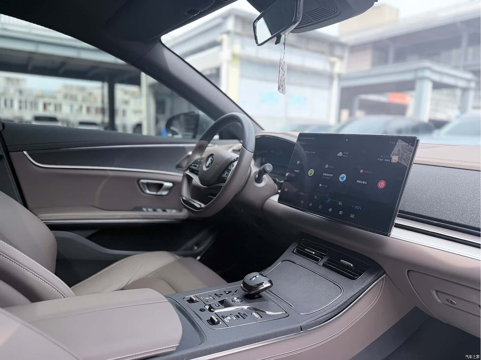 BYD Han, 2022 13