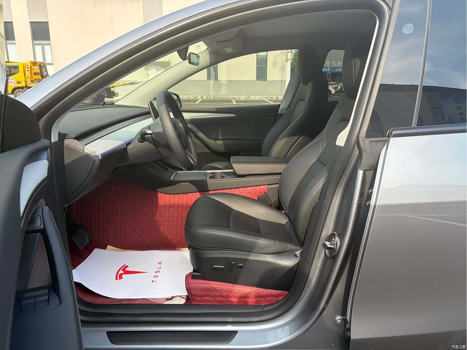 Tesla Model Y, 2025 9