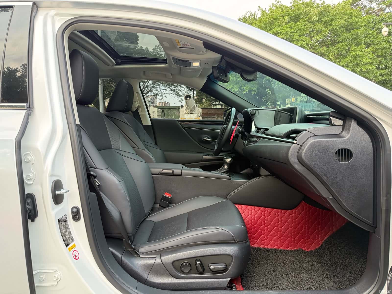 Lexus ES, 2019 11