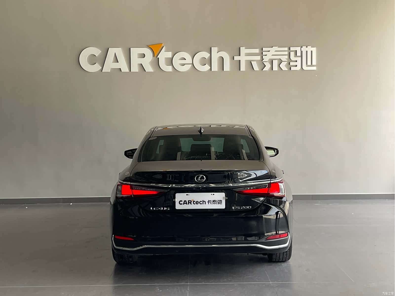 Lexus ES, 2023 все фото