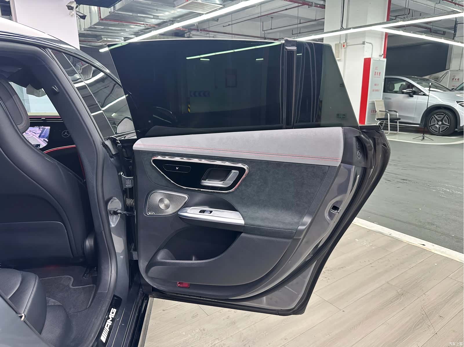 Mercedes-Benz EQE, 2023 10
